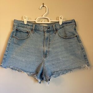 Abercrombie and Fitch denim, the mom short, high rise size 31 curve love